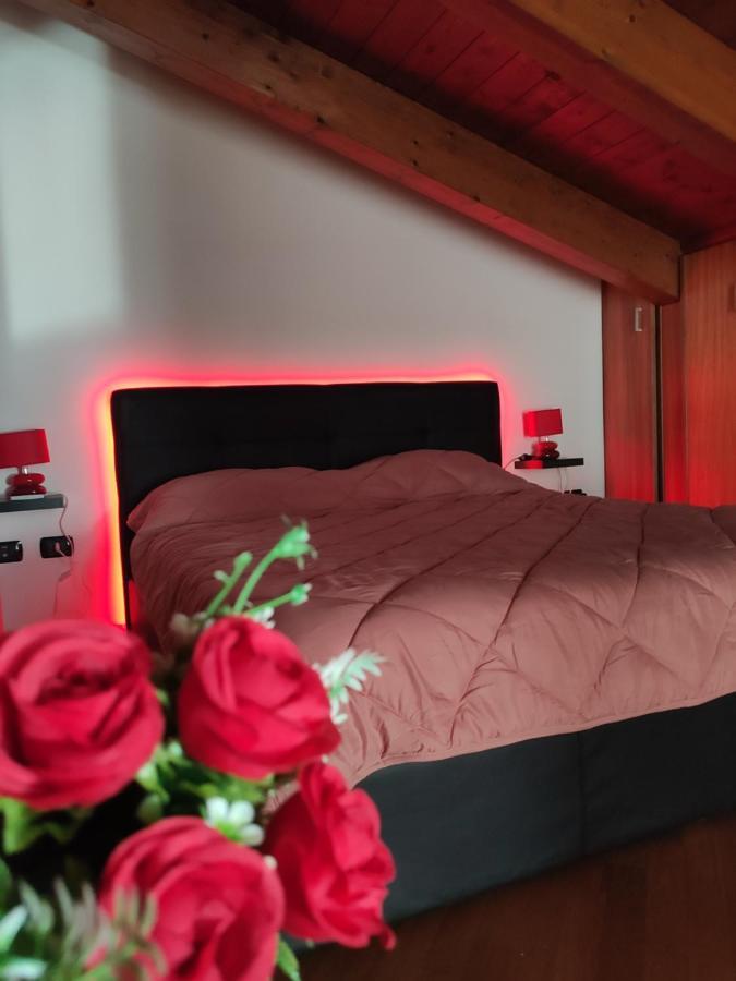 Red Lux Apartment Фьюмичино Экстерьер фото