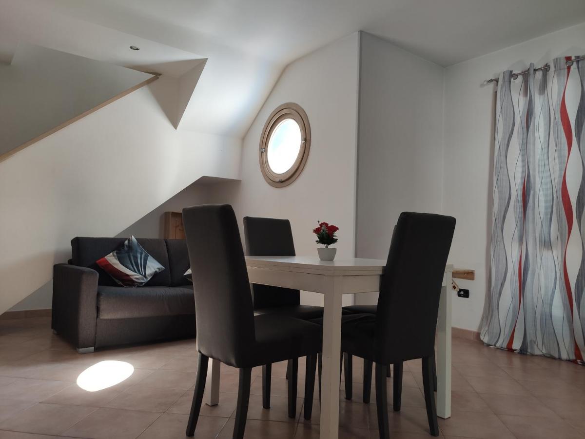 Red Lux Apartment Фьюмичино Экстерьер фото